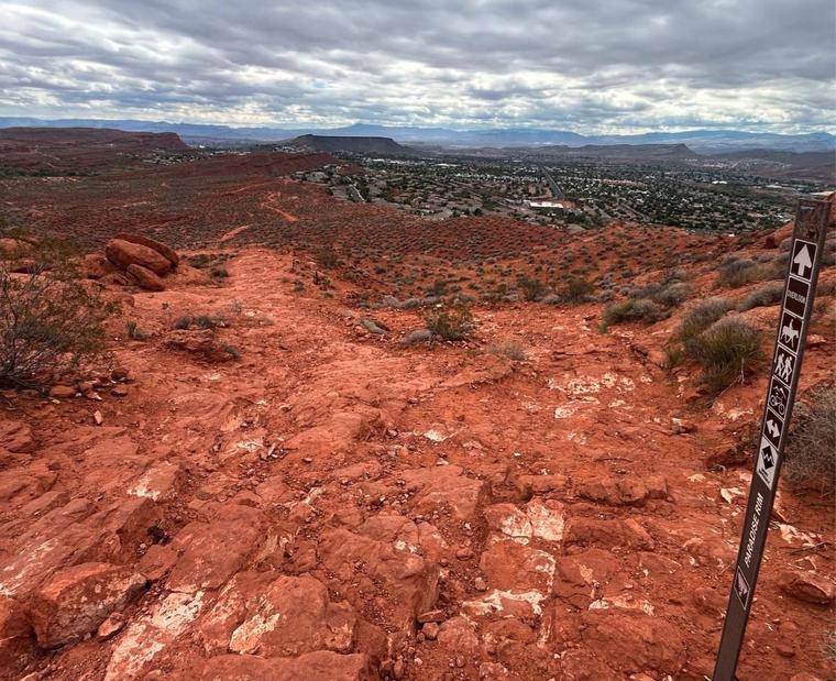 Paradise Rim trail marker pointing toward the overlook above town